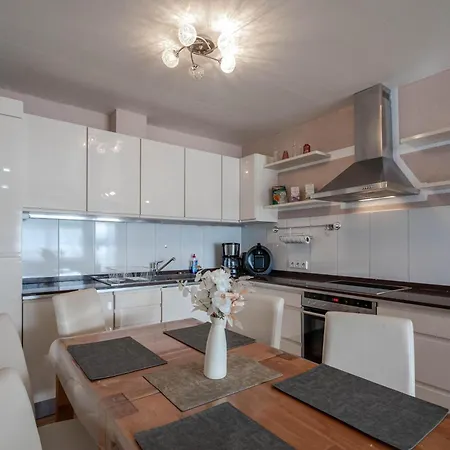 Penthaus Schlossbuehl 아파트